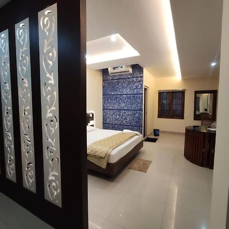 Issacs Regency Hotel Sultan Bathery Bagian luar foto