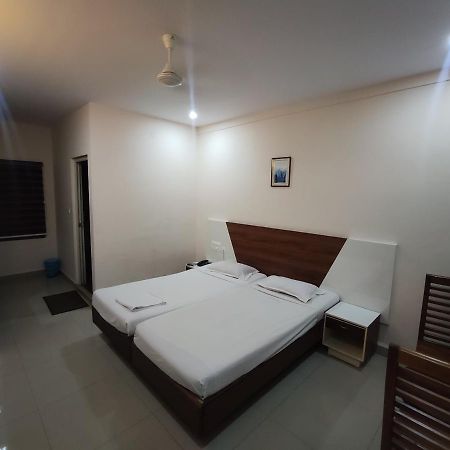 Issacs Regency Hotel Sultan Bathery Bagian luar foto