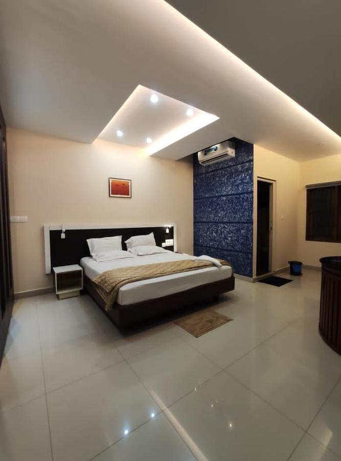 Issacs Regency Hotel Sultan Bathery Bagian luar foto