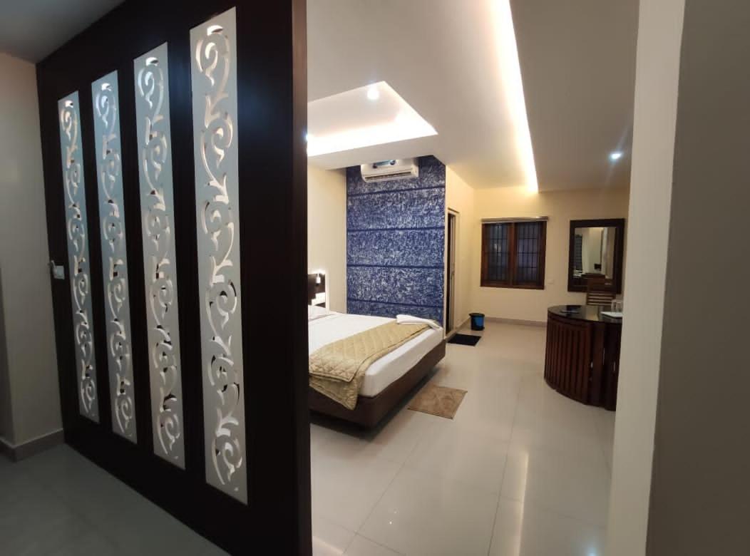 Issacs Regency Hotel Sultan Bathery Bagian luar foto