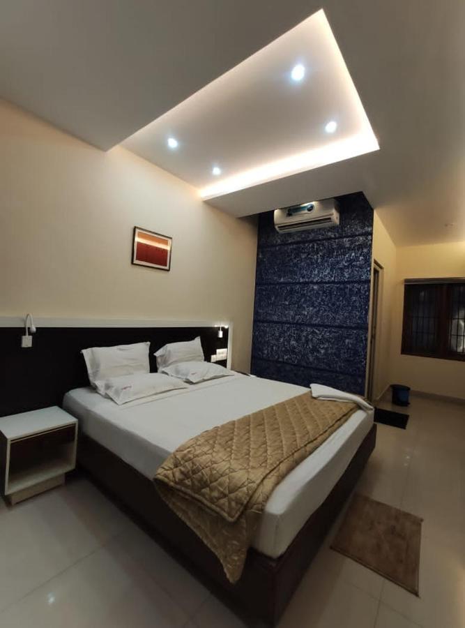 Issacs Regency Hotel Sultan Bathery Bagian luar foto