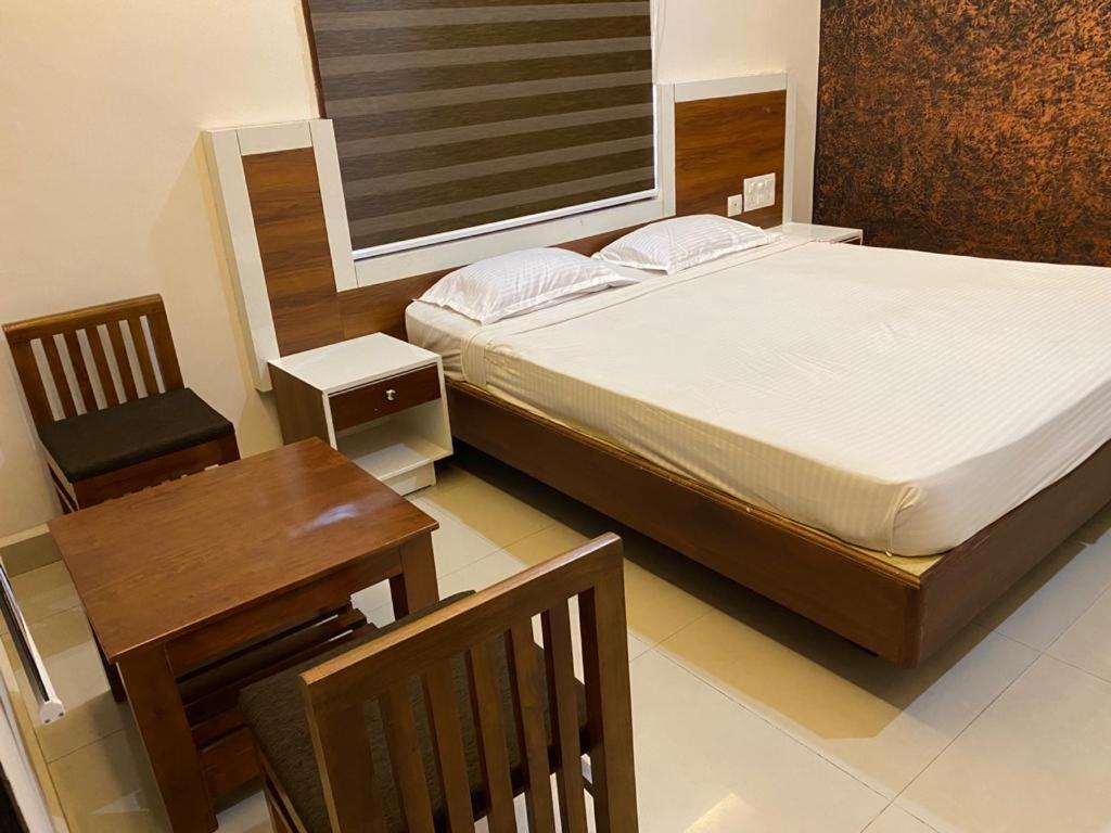 Issacs Regency Hotel Sultan Bathery Bagian luar foto