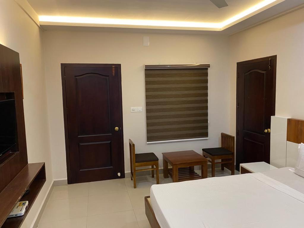 Issacs Regency Hotel Sultan Bathery Bagian luar foto