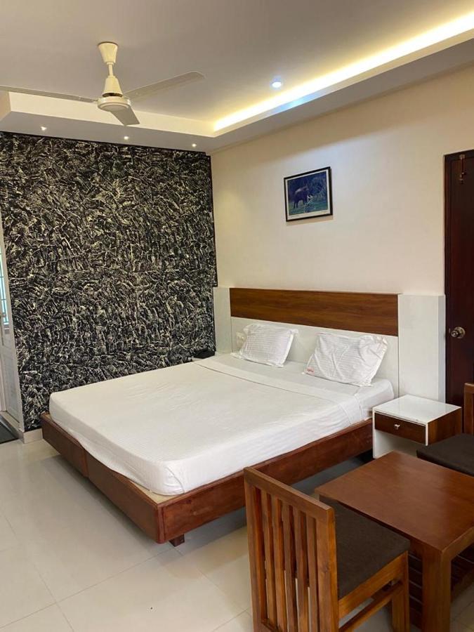 Issacs Regency Hotel Sultan Bathery Bagian luar foto