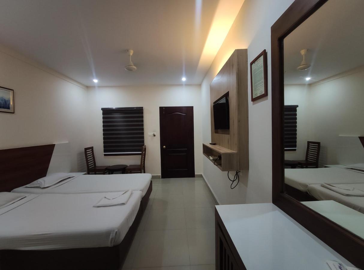 Issacs Regency Hotel Sultan Bathery Bagian luar foto