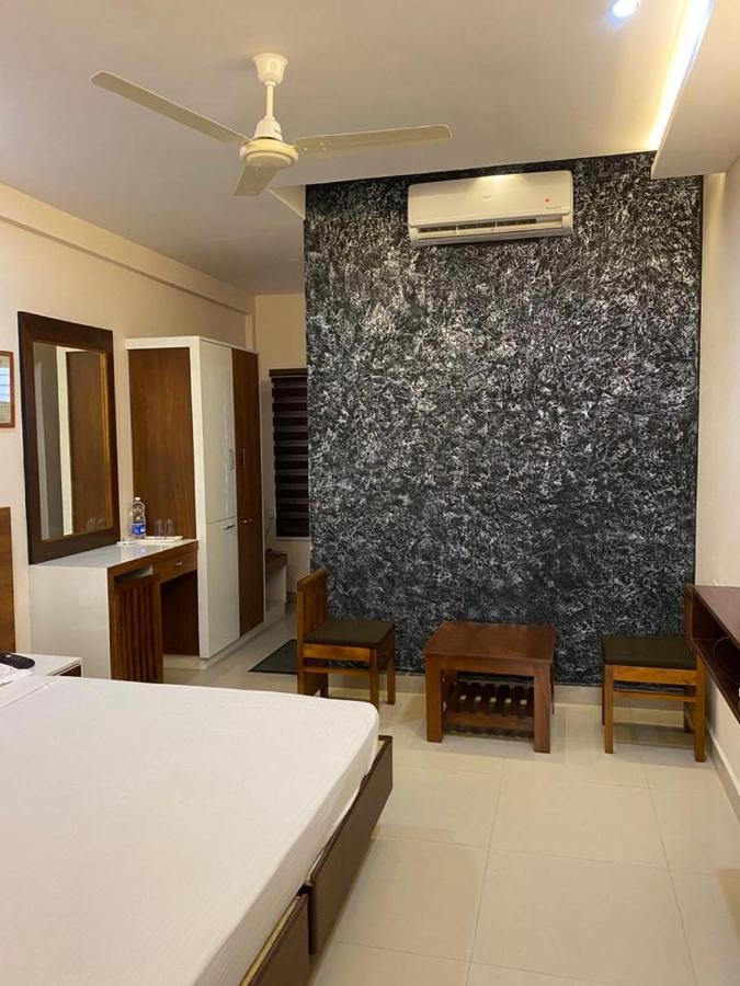 Issacs Regency Hotel Sultan Bathery Bagian luar foto