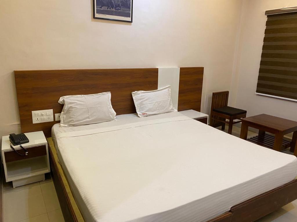 Issacs Regency Hotel Sultan Bathery Bagian luar foto