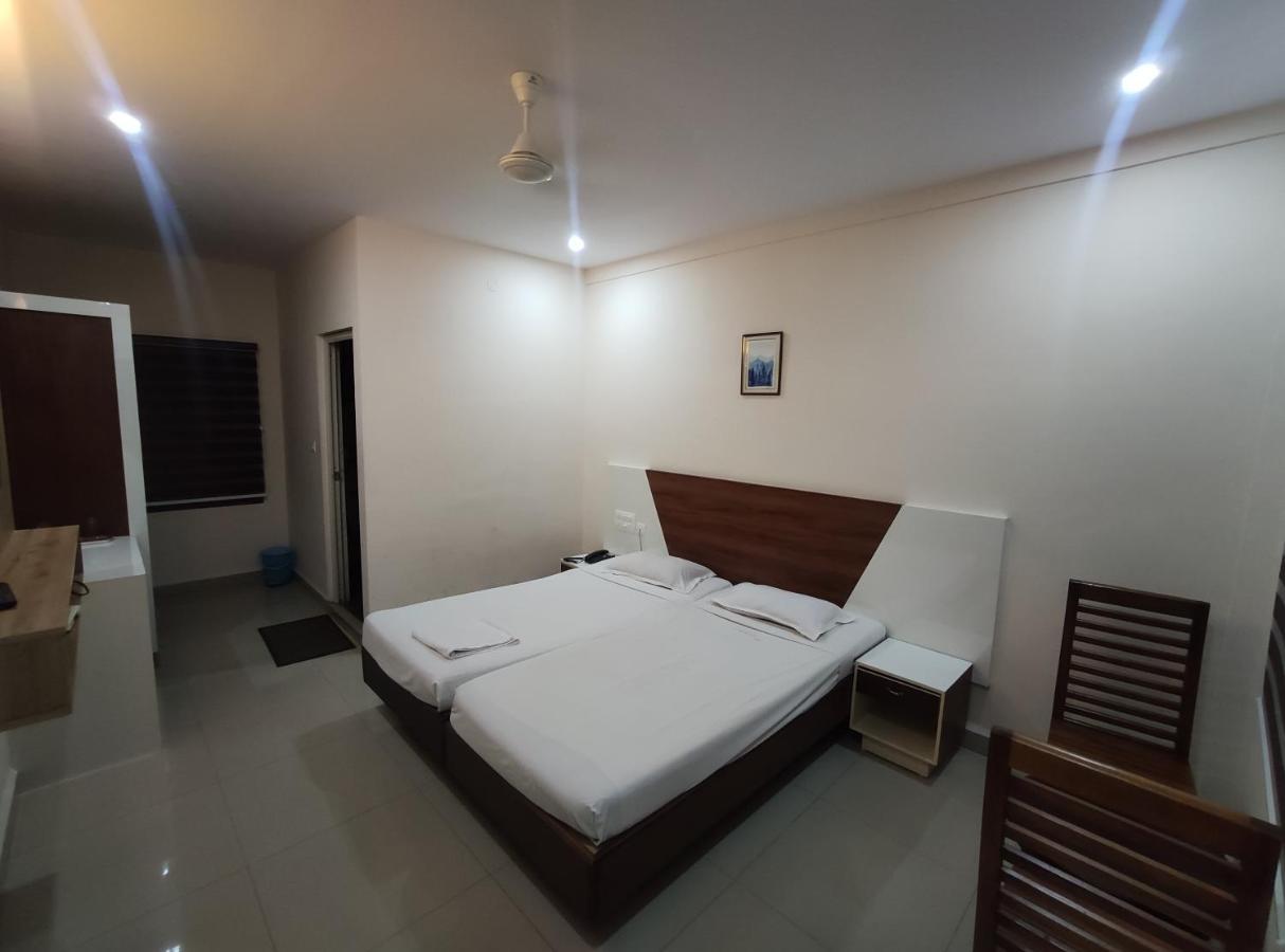 Issacs Regency Hotel Sultan Bathery Bagian luar foto
