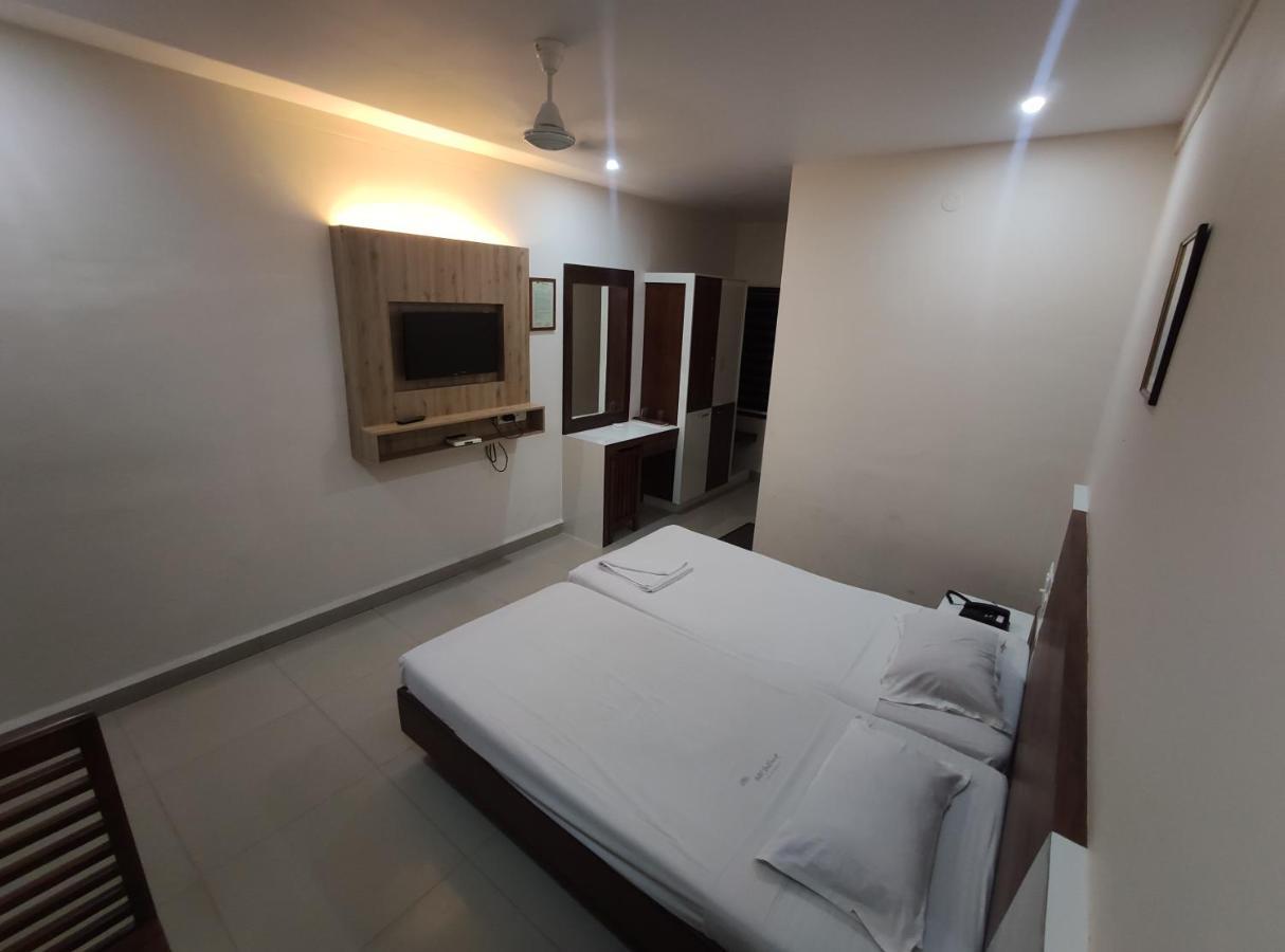 Issacs Regency Hotel Sultan Bathery Bagian luar foto